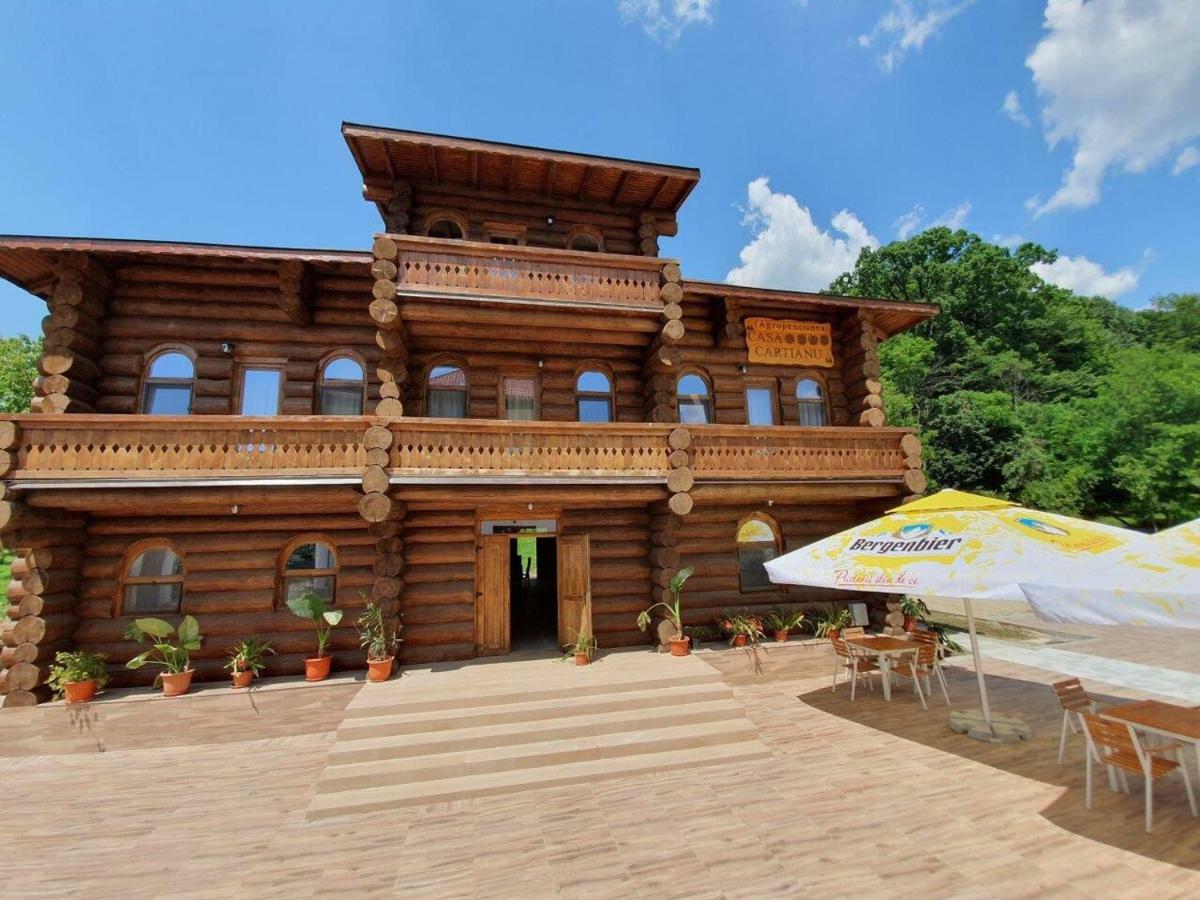 فندق Casa Cartianu Târgu Jiu المظهر الخارجي الصورة